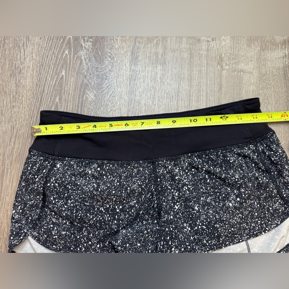 Lululemon Speed Short
Mini Splatter White Black / Black Size 4 - Picture 8 of 13